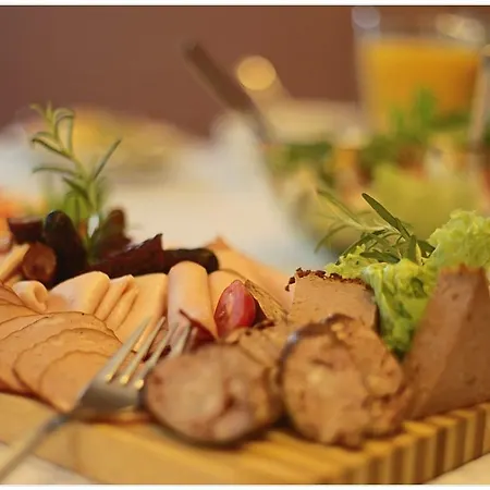 Отель Polonez 3*